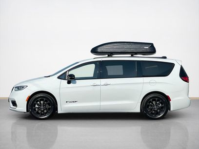 New 2025 Chrysler Pacifica Select w/ Fav Edition Package