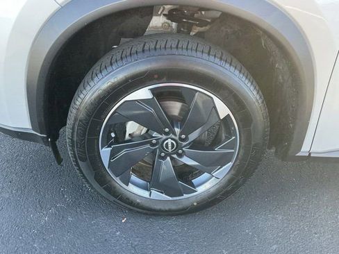 Used 2024 Nissan Rogue SV image 10