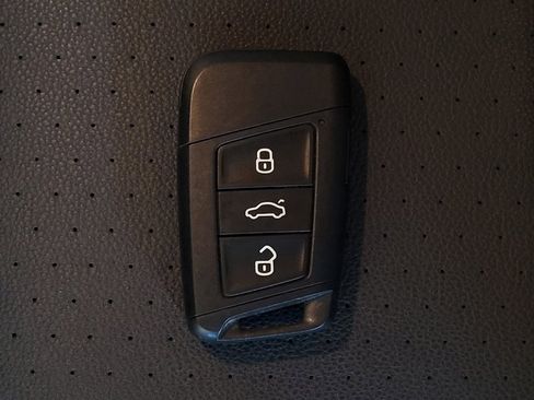 Used 2022 Volkswagen Jetta SE FWD image 32
