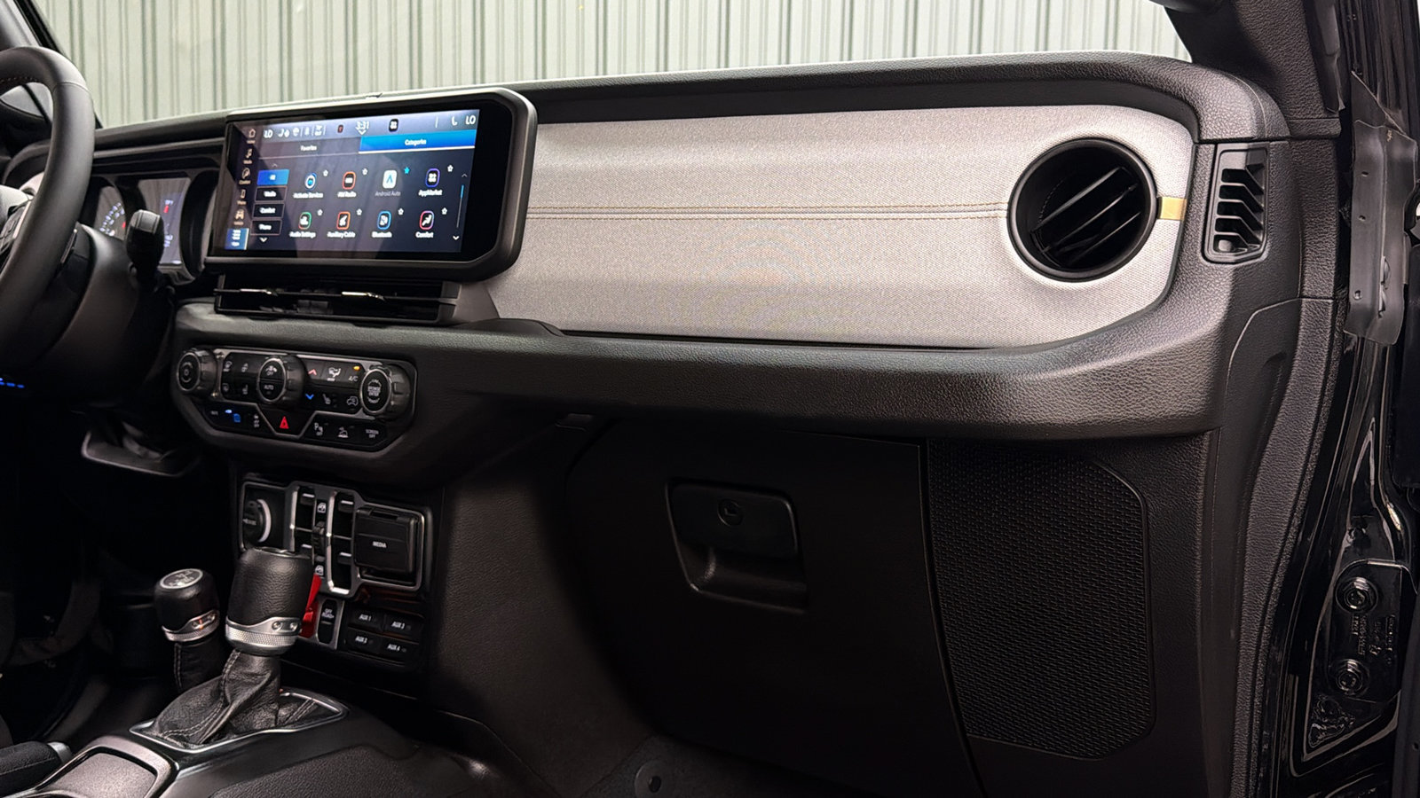Used 2024 Jeep Wrangler Unlimited AWD/4WD image 42