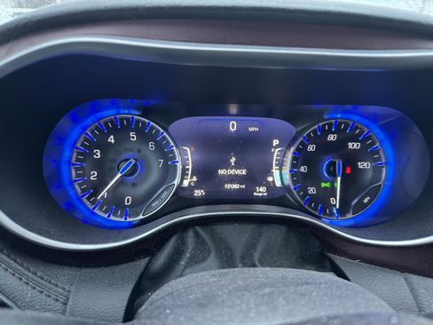 Used 2020 Chrysler Pacifica Limited image 15