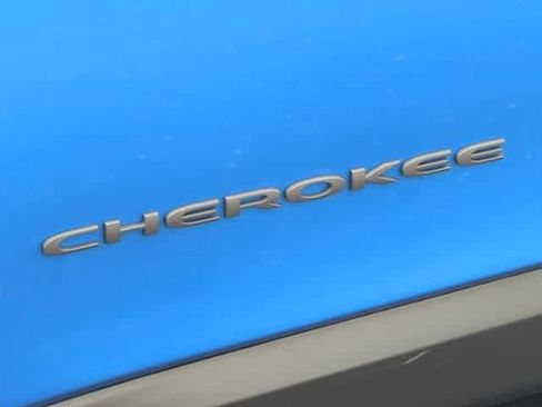 Used 2019 Jeep Cherokee Trailhawk w/ Cold Weather Group AWD/4WD image 13