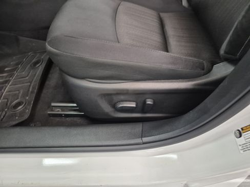 Used 2025 Nissan Altima 2.5 SV FWD image 12