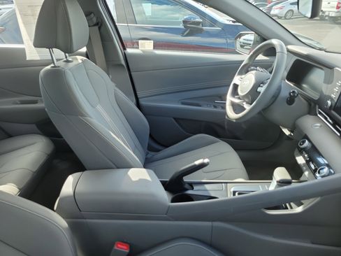 Used 2025 Hyundai Elantra Sport image 10