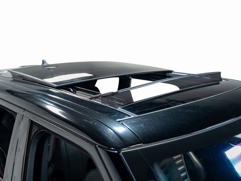 Used 2016 Land Rover Range Rover Sport SVR image 65