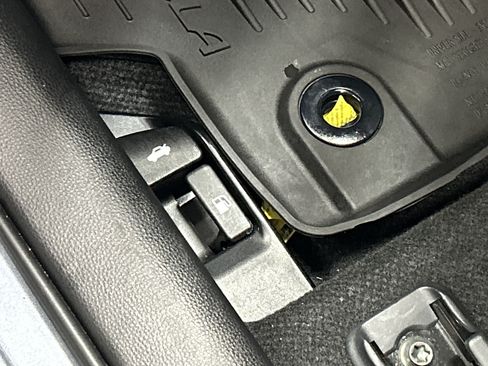 Certified 2025 Toyota Corolla LE FWD image 34