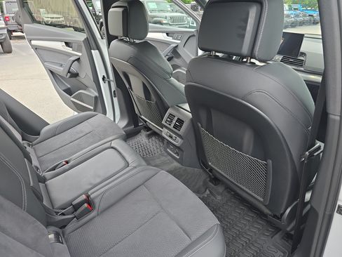 Used 2023 Audi Q5 e Premium Plus w/ Premium Plus Package AWD/4WD image 11