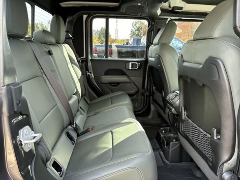New 2025 Jeep Gladiator Mojave image 6