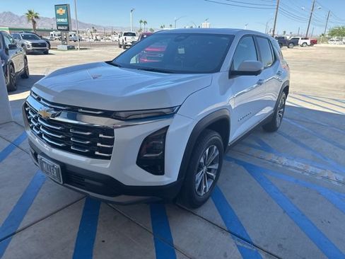 Used 2025 Chevrolet Equinox LT w/ Safety and Technology Package image 4