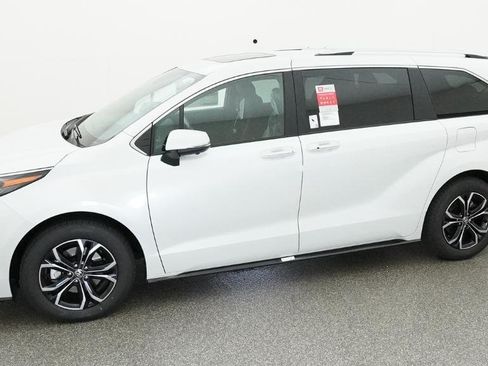New 2026 Toyota Sienna Platinum AWD/4WD image 34