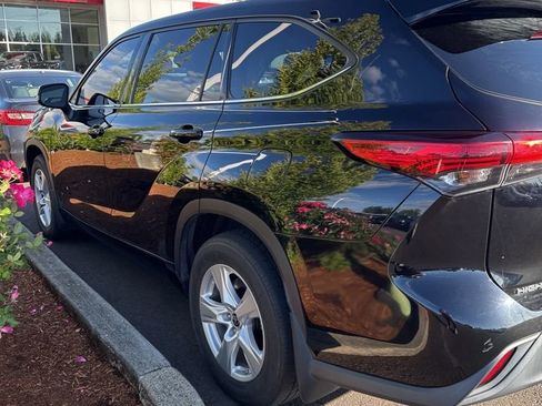 Used 2020 Toyota Highlander LE AWD/4WD image 5