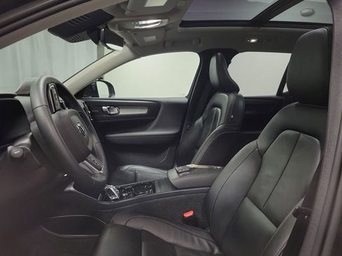 Used 2023 Volvo XC40 B5 Plus AWD/4WD image 12