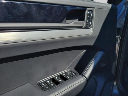 Used 2024 Porsche Cayenne S image 21