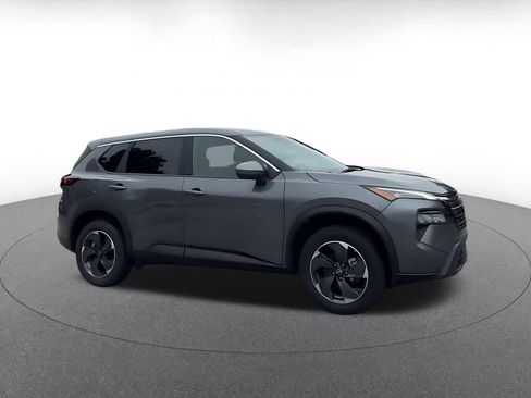 Used 2025 Nissan Rogue SV FWD image 2