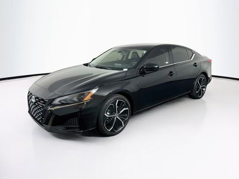 Used 2025 Nissan Altima 2.5 SR FWD image 3