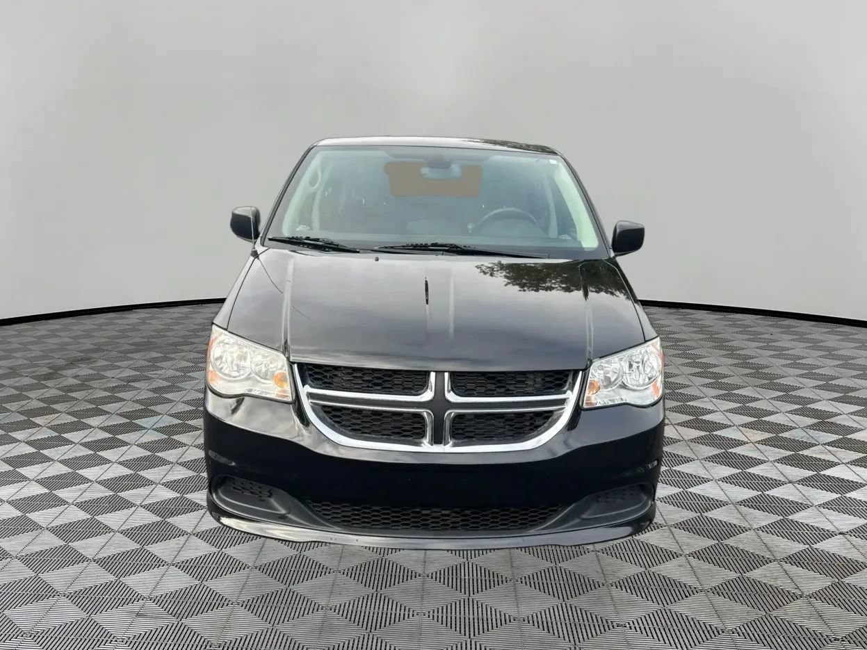 Used 2019 Dodge Grand Caravan SE FWD image 3