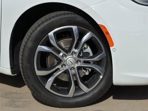 New 2026 Chrysler Pacifica Pinnacle image 8