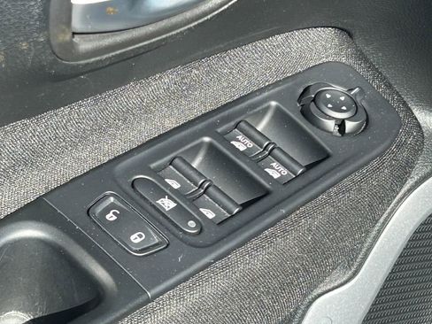 Used 2018 Jeep Renegade Latitude w/ Advanced Technology Group AWD/4WD image 29