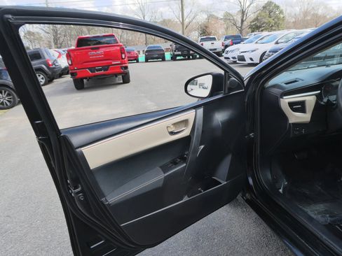 Used 2015 Toyota Corolla LE image 11