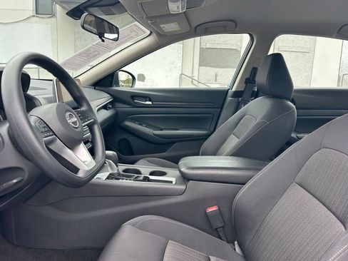 Used 2025 Nissan Altima 2.5 SV FWD image 10