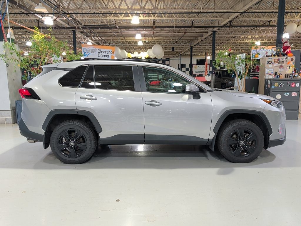 Used 2020 Toyota RAV4 XLE AWD/4WD image 5