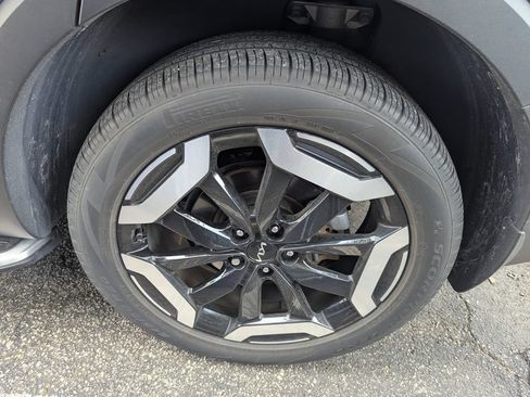 Used 2023 Kia Telluride EX w/ EX Captain's Chair Package FWD image 9