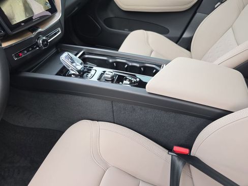 New 2026 Volvo XC60 B5 Plus w/ Protection Package Premier image 34