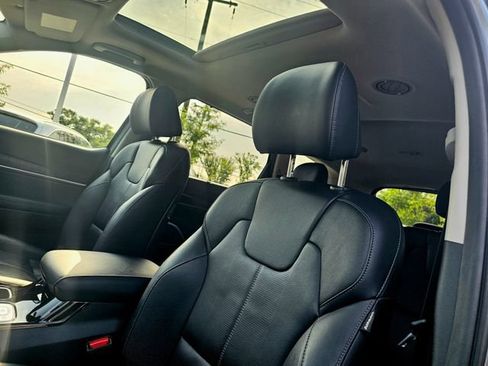 Used 2023 Kia Telluride EX w/ EX Captain's Chair Package FWD image 19