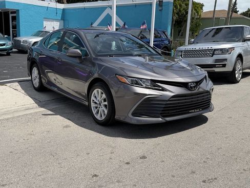 Used 2022 Toyota Camry LE FWD image 3