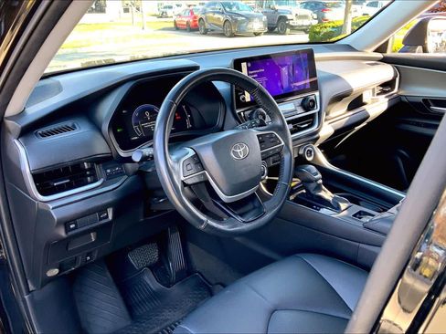 Used 2024 Toyota Grand Highlander XLE image 17