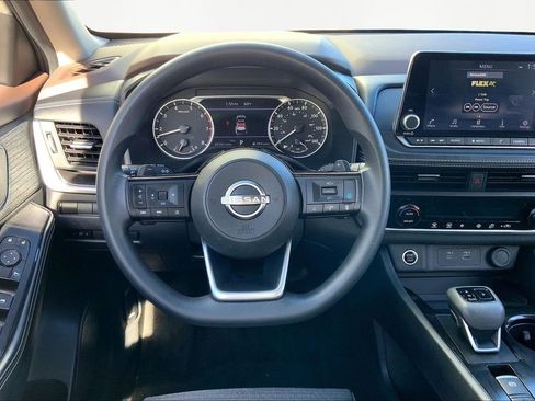 Used 2023 Nissan Rogue SV image 8