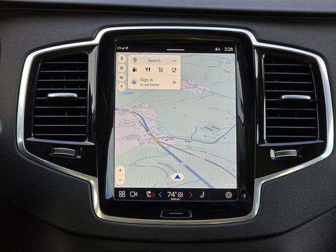 Used 2023 Volvo XC90 B6 Plus w/ Protection Package Premier image 8