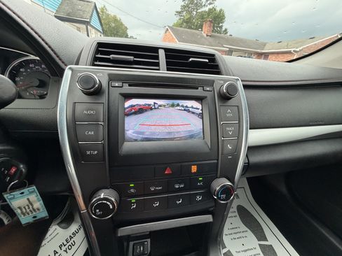 Used 2017 Toyota Camry SE FWD image 16