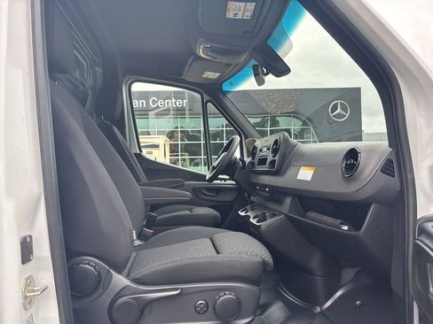 Used 2023 Mercedes-Benz Sprinter 2500 image 30