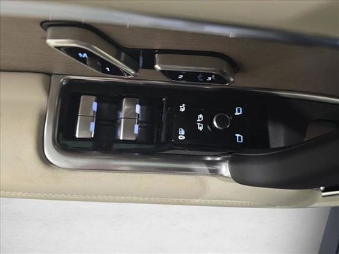 New 2026 Land Rover Range Rover SE image 29