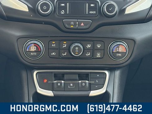 Used 2024 GMC Terrain SLT image 32