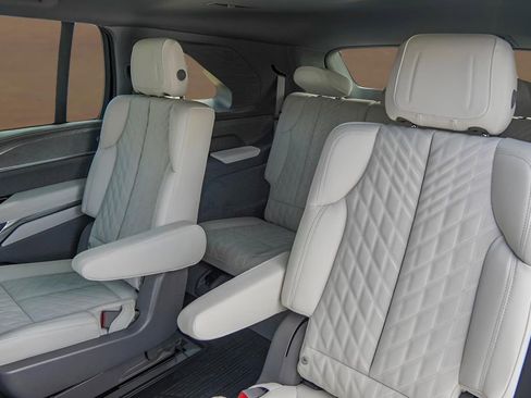 New 2026 Cadillac Escalade IQ Luxury 1 w/ LPO, Floor Liner Package AWD/4WD image 24
