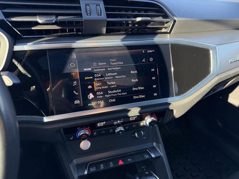 Used 2019 Audi Q3 2.0T Premium Plus w/ Premium Plus Package image 22