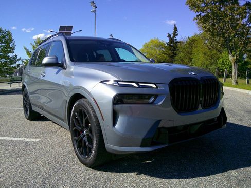 Used 2023 BMW X7 xDrive40i AWD/4WD image 3