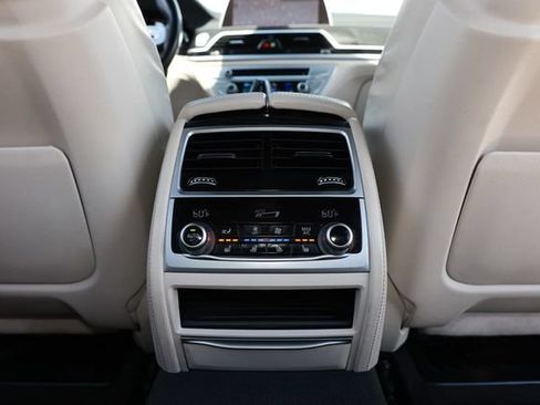Used 2022 BMW 740i w/ Luxury Rear Seating Package RWD image 53