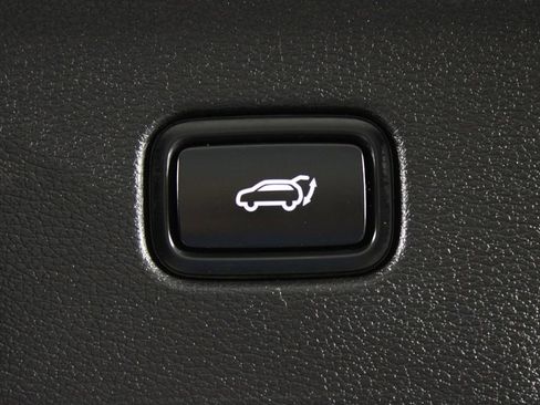 Used 2025 Kia Sportage SX image 17