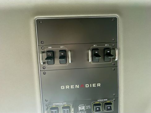 Used 2024 INEOS Grenadier Station Wagon AWD/4WD image 33