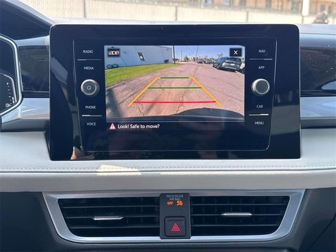 Used 2025 Volkswagen Taos SEL image 16