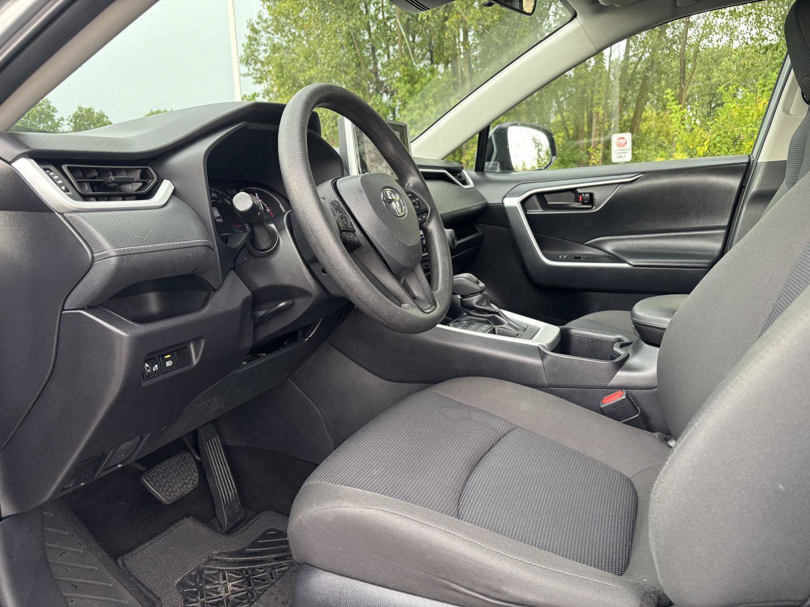 Used 2025 Toyota RAV4 LE AWD/4WD image 15