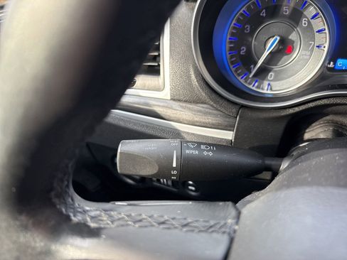 Used 2017 Chrysler 300 Limited image 19