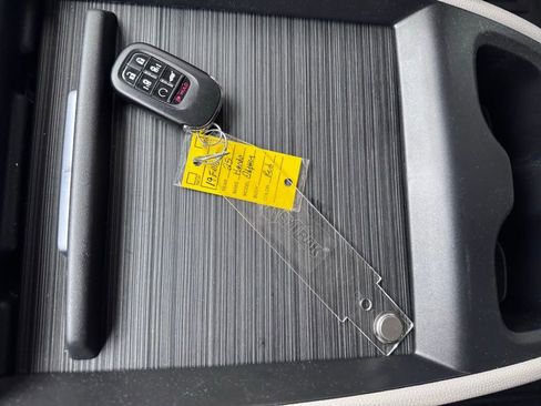 Certified 2025 Honda Odyssey Touring image 2