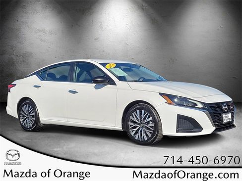 Used 2024 Nissan Altima 2.5 SV image 1