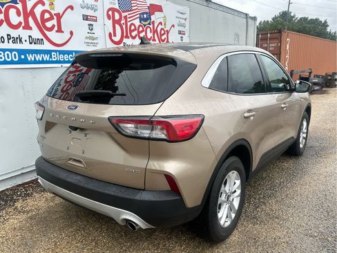 Used 2021 Ford Escape SE image 3