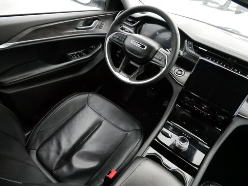 Used 2023 Jeep Grand Cherokee L Limited w/ Black Appearance Package image 9