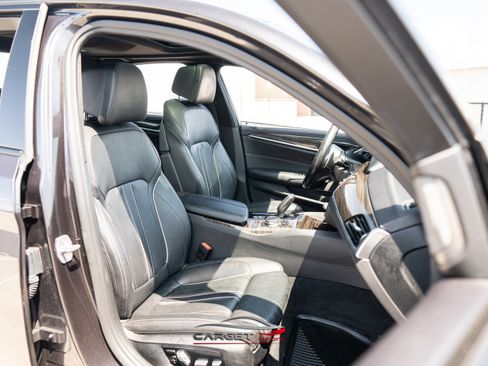 Used 2018 BMW 540i xDrive image 17